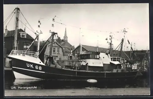 AK Urk, Fischerboot im Hafen
