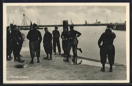 AK Urk, Aan de haven