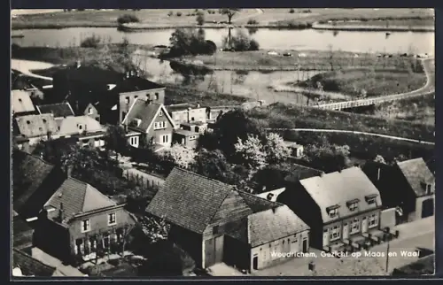 AK Woudrichem, Gezicht op Maas en Waal