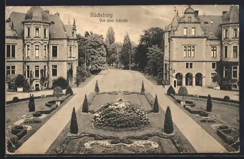 AK Bückeburg, Vor dem Schlosse