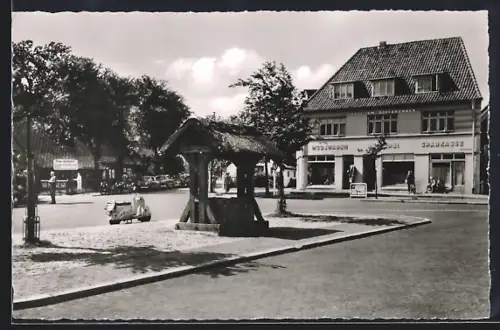 AK Cuxhaven-Duhnen, Nordseeheilbad, Platz am Dorfbrunnen mit Modegeschäft und Sparkasse