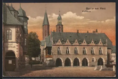 AK Goslar am Harz, Strassenpartie mit Hotel Kaiser-Worth und Rathaus