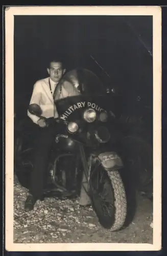 Foto-AK Motorrad Harley Davidson, Military Police
