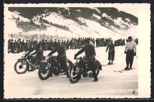 Foto-AK Motorrad und Ski-Läufer
