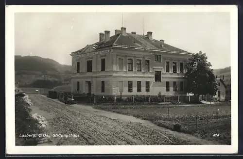 AK Lasberg /O.-Oe., Stiftungshaus der Familie Schwarz 1889