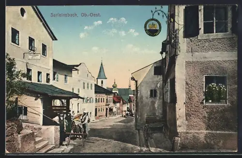AK Sarleinsbach /Ob.-Oest., Strassenpartie mit Gasthaus