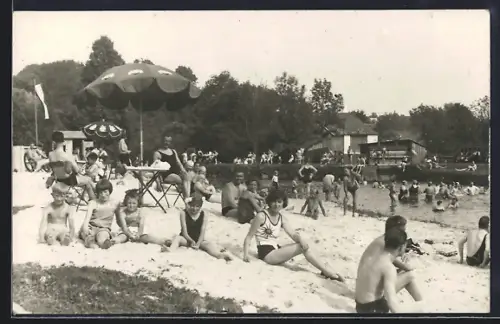 Foto-AK St. Georgen, Badegäste am Strand