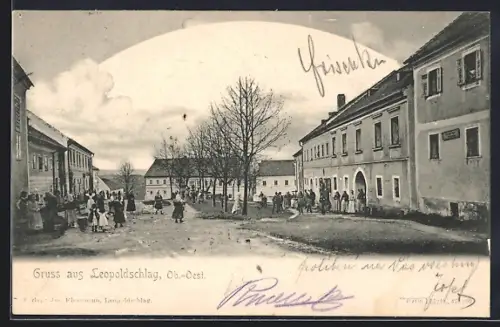 AK Leopoldschlag /Ob.-Oest., Strassenpartie mit Anwohnern