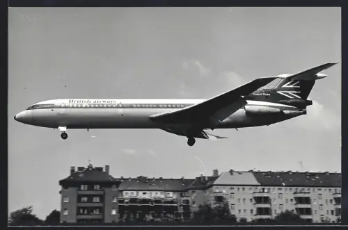 Fotografie Ansicht Berlin-Tempelhof, Flugzeug Hawker Siddeley Trident British Airways beim Landeanflug