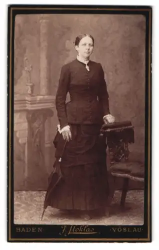 Fotografie J. Stoklas, Baden, Neugasse 5, Portrait einer eleganten Dame