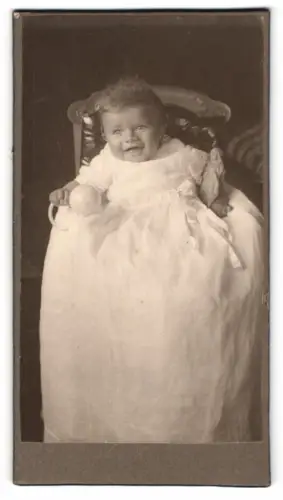 Fotografie unbekannter Fotograf und Ort, Heinz Eschke als Kleinkind im Jahr 1914