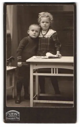 Fotografie Stein, Berlin, Chausseestrasse 70/71, Cläre und Benno Freudt als Kinder im Jahr 1915