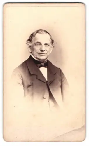 Fotografie Wilhelm Mayer, Esslingen, Kronenstrasse, Herr v. Pluderhausen im Porträt