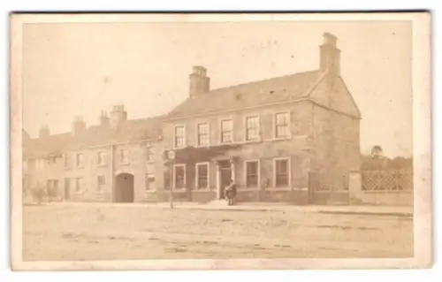 Fotografie W. Baker, Stockton-on-Tees, Ansicht Stockton-on-Tees, Strassenpartie mit Wohnhäusern