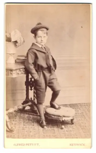 Fotografie Alfred Pettitt, Keswick, St Johns Street, Porträt eines jungen englischen Knaben