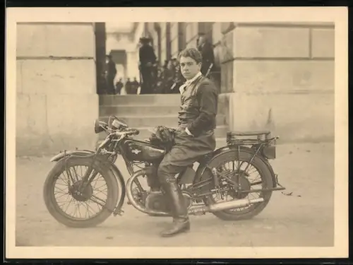 Fotografie Motorrad Calthorpe, Kradfahrer in Ledermontur