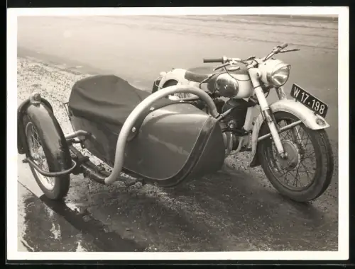 Fotografie Motorrad Puch mit Seitenwagen, Kennzeichen Wien / Österreich