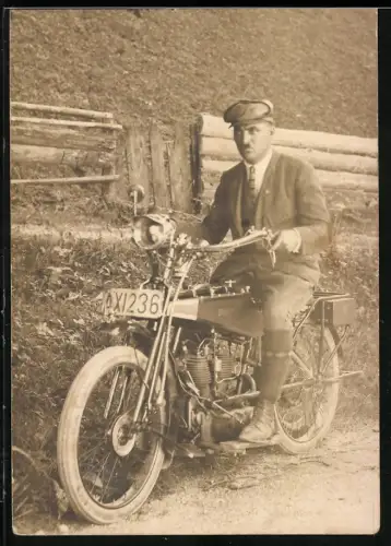 Fotografie Motorrad Wanderer mit V-Motor, Krad mit Kennzeichen AXI236