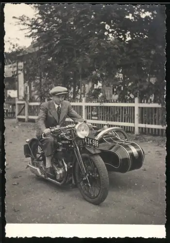 Fotografie Motorrad ARIEL, Krad mit Seitenwagen und Kennzeichen Österreich