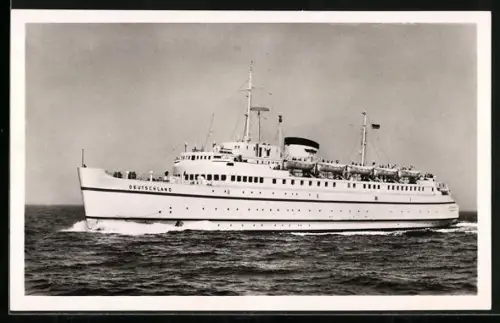 AK Bundesbahn-Hochsee-Fährschiff Deutschland in Fahrt