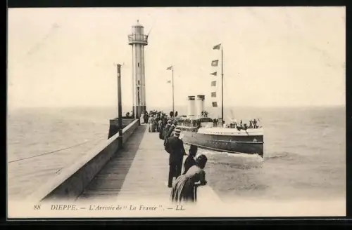 AK Passagierschiff La France läuft ein