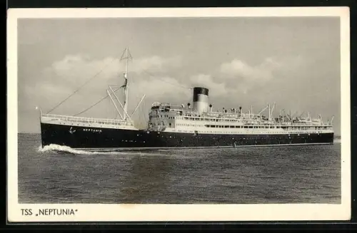 AK TSS Neptuna auf hoher See, Passagierschiff