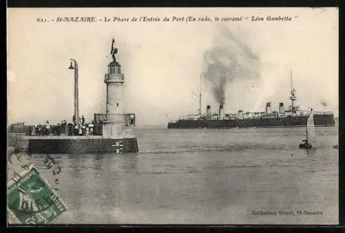 AK Kriegsschiff Cuirassé Léon Gambetta auf See, Leuchtturm