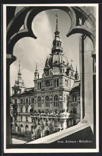 AK Graz, Rathaus, Mittelbau, durch ein Fenster gesehen