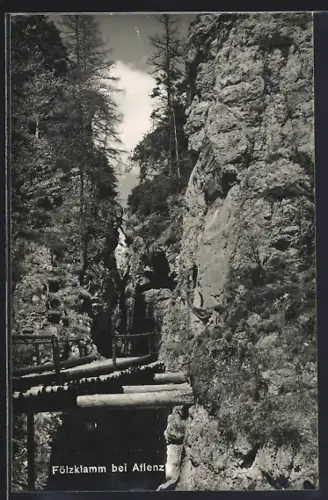 AK Thörl /Stmk., Fölzklamm bei Aflenz, Ortsansicht mit Brücke
