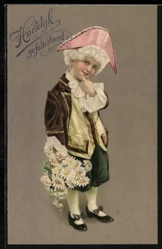Präge-AK Junge in Barock-Kleidung mit Margeriten, Hartelijk gefeliciteerd