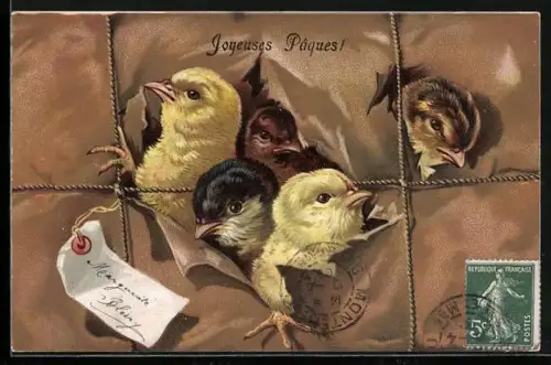 Künstler-AK Osterküken blicken durch das aufgerissene Papier eines Päckchens, Joyeuses Paques