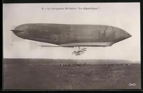 AK Zeppelin / Dirigeable Militaire La République