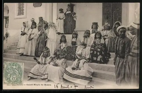 AK Algerie, Ouled Nayls de Biskra, Frauen in Volkstracht, arabische Volkstypen