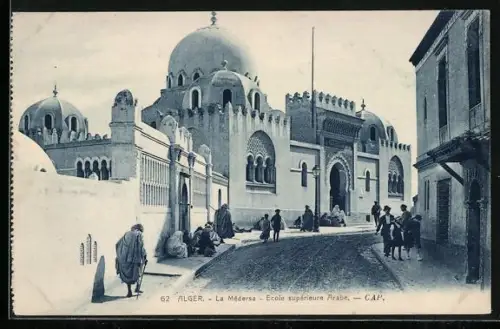 AK Alger, la Médersa, l`école supérieure arabe, des hommes dans la rue
