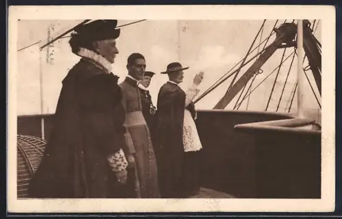 AK Amsterdam, Eucharistisch Congres 1914, Z. Em. Kardinaal van Rossum, bij aankomst het volk zegenend