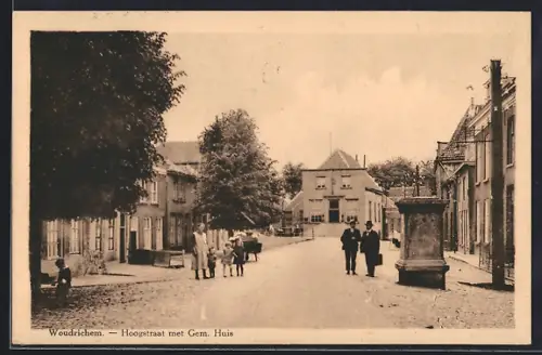 AK Woudrichem, Hoogstraat met Gem. Huis