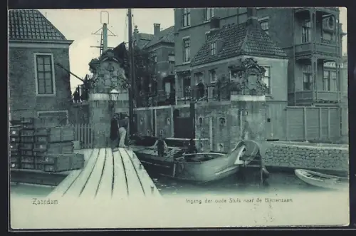 AK Zaandam, Ingang der oude Sluis naar de Binnenzaan