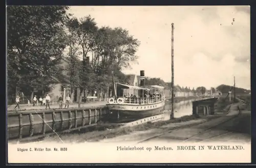AK Broek in Waterland, Pleizierboot op Marken