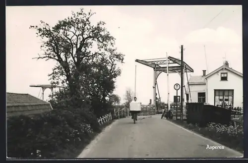AK Asperen, Strassenpartie mit Zugbrücke