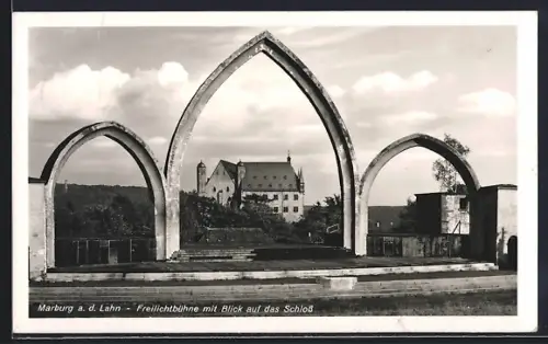 AK Marburg a. d. Lahn, Freilichtbühne mit Blick auf das Schloss