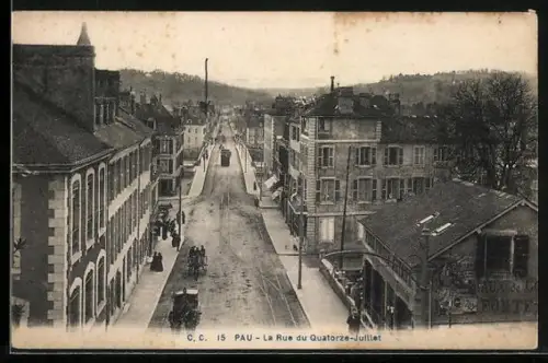 AK Pau., La Rue du Quatorze-Juillet, Strassenbahn