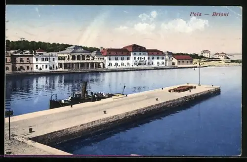 AK Brioni, Hafenpartie mit Motorschiff