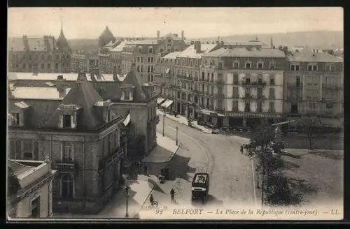 AK Belfort, La Place de la République, Strassenbahn