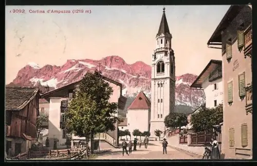AK Cortina d`Ampezzo, Platzpartie an der Kirche
