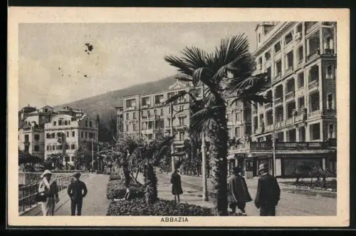 AK Abbazia, Promenade mit Passanten