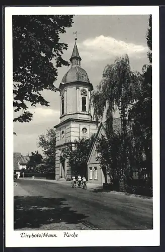 AK Diepholz /Hann., Kirche mit Strassenpartie