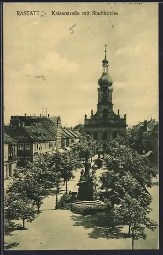 AK Rastatt, Kaiserstrasse mit Stadtkirche und Brunnen