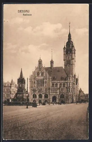 AK Dessau, Rathaus mit Brunnen