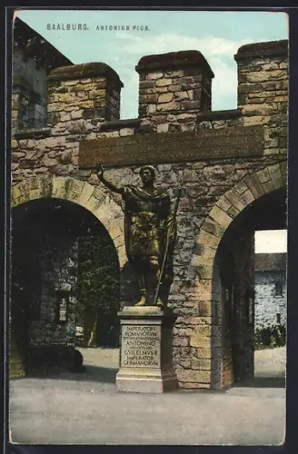 AK Saalburg / Taunus, Mauer im Kastell mit Antonius Pius Statue