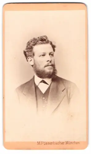 Fotografie M. Pössenbacher, München, Amalienstrasse 6, Herr Hofer im Porträt